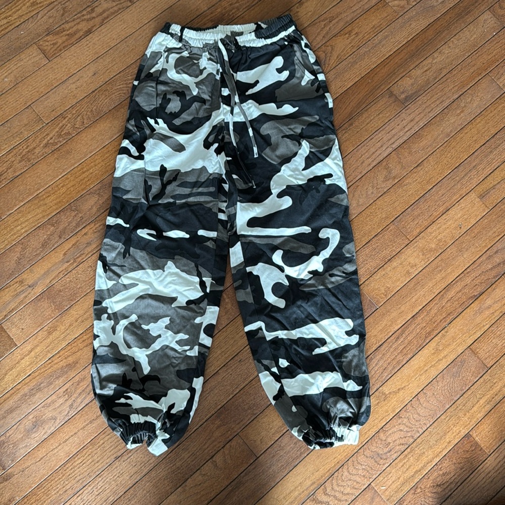 Camo cargo jogger pants. Brand new never worn